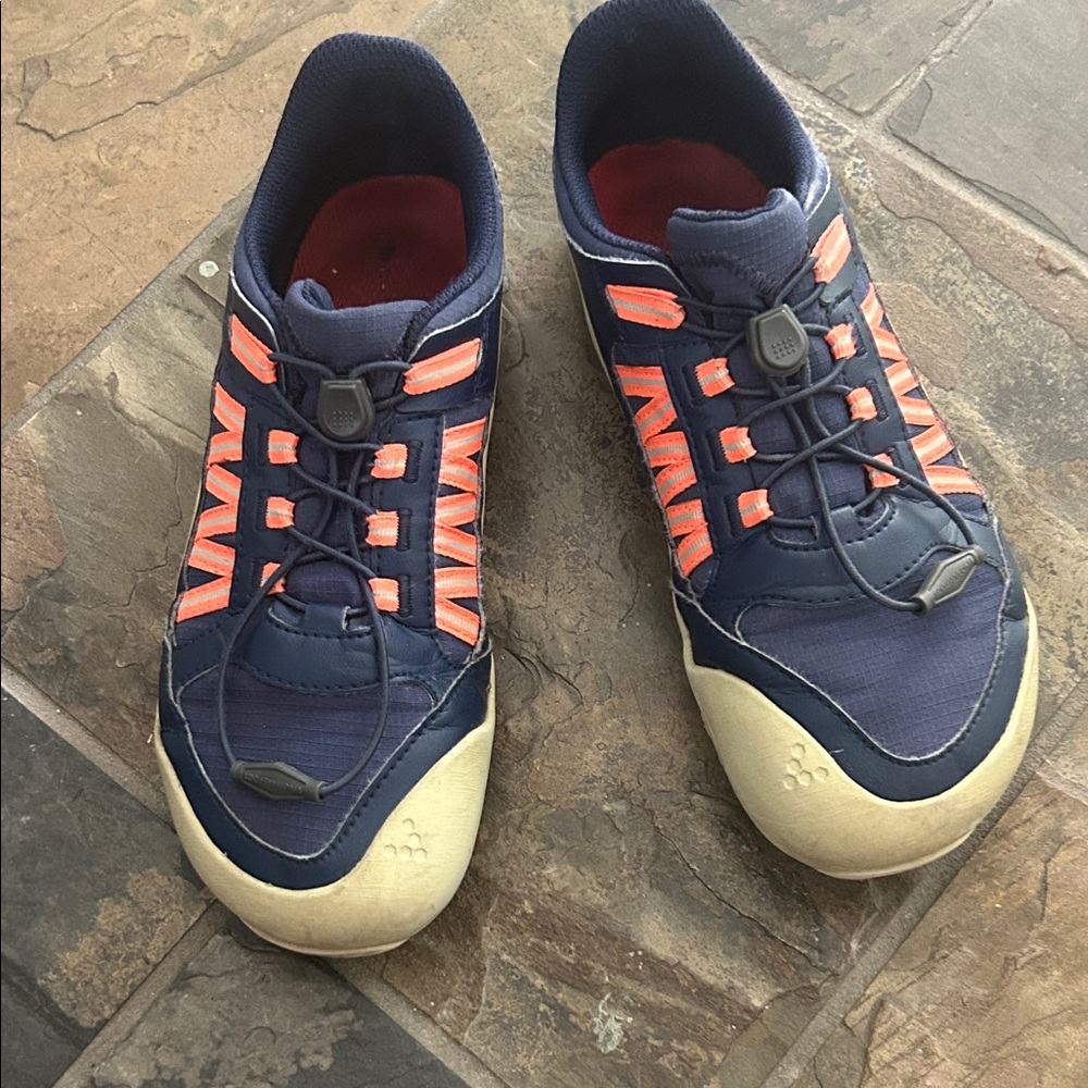 Vivo Barefoot Explore Juniors size 5 - used